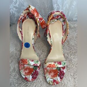 NWT, Nine West Floral Heeled Red, Orange Sling, tie strap back Sandals‎ Size 10